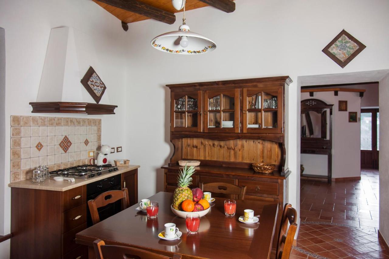 Mirose'S Holiday Home Castelbuono  Buitenkant foto